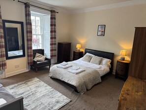 2 bedrooms, iron/ironing board, travel cot, free WiFi