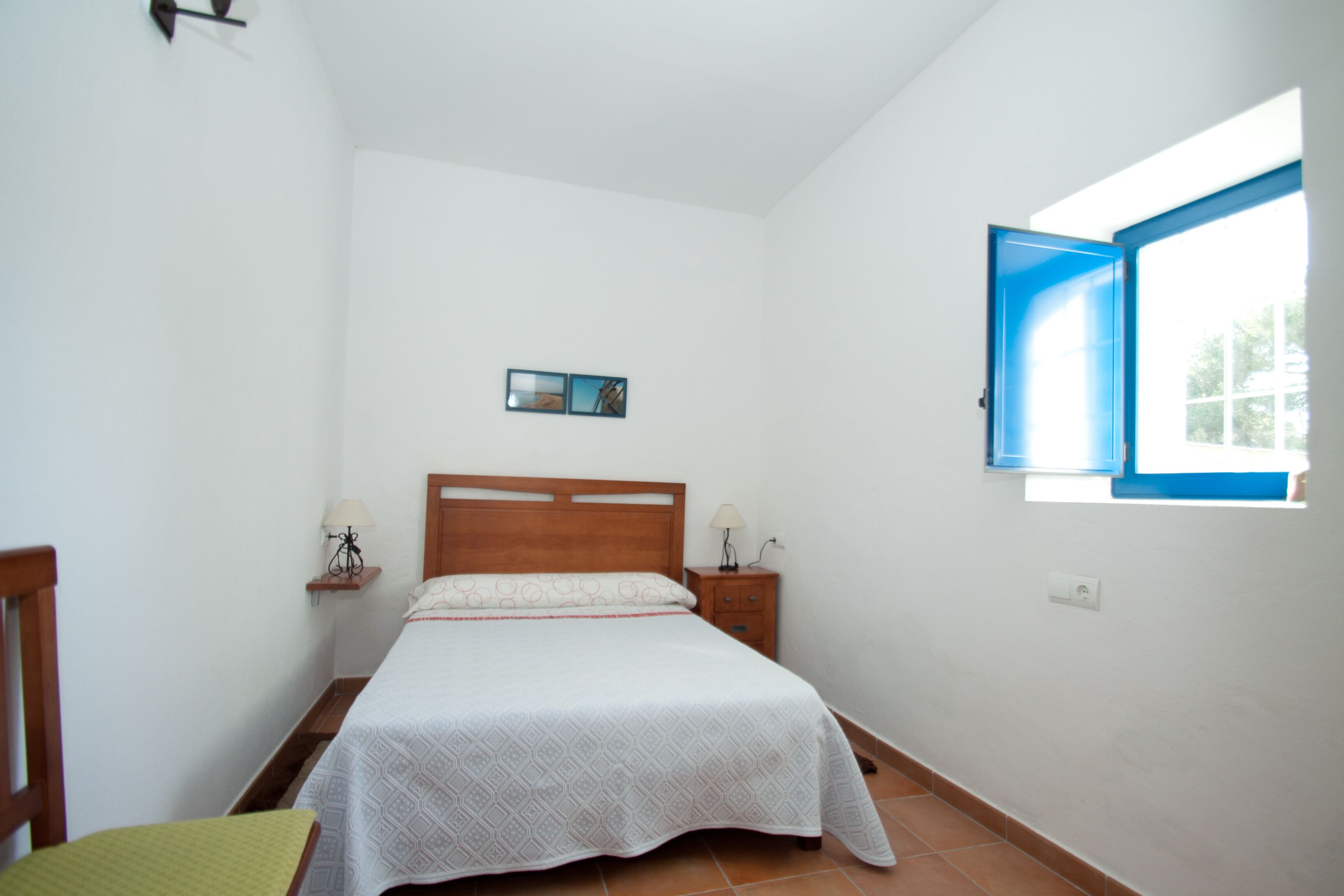 2 bedrooms, travel cot, WiFi, bed sheets