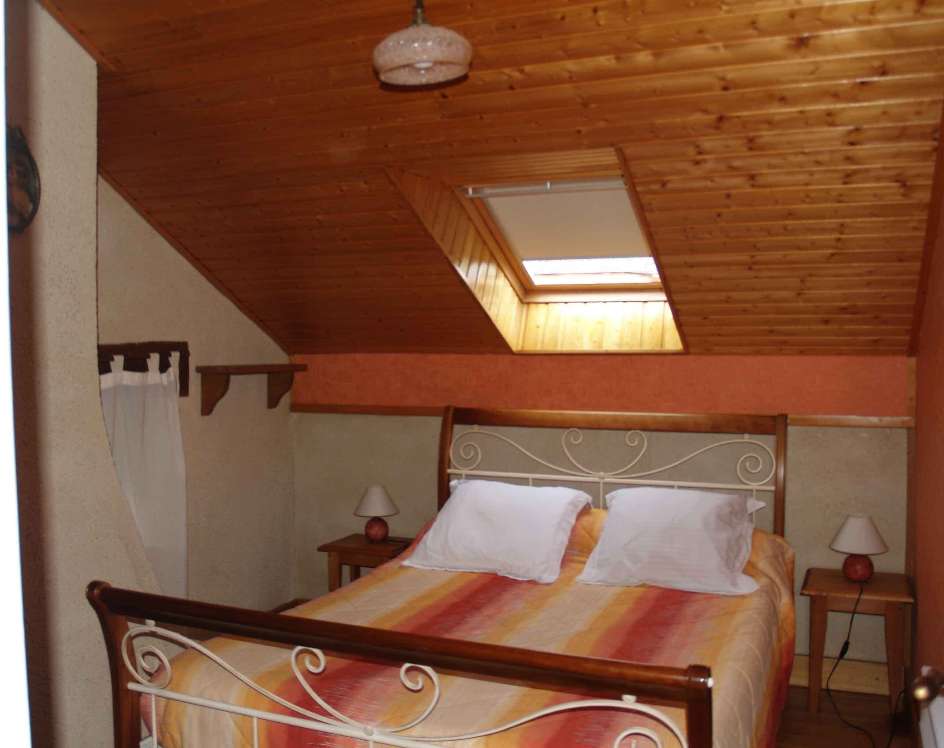 2 bedrooms, desk, iron/ironing board, travel crib