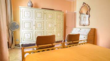 2 camere, una scrivania, ferro/asse da stiro, Wi-Fi gratuito