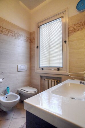 Een douche, een haardroger, een bidet