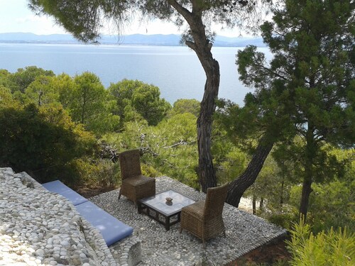  Villa with small beach just underneath