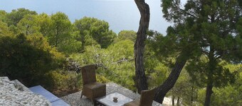  Villa with small beach just underneath