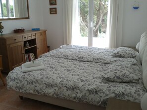 4 chambres, système d’insonorisation, fer et planche à repasser, Wi-Fi
