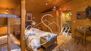 5 Schlafzimmer, Schreibtisch, Bügeleisen/Bügelbrett, kostenloses WLAN