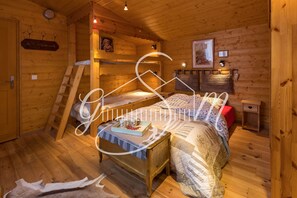 5 bedrooms, desk, iron/ironing board, free WiFi