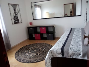 2 chambres, fer et planche Ă repasser, accĂšs Internet, draps fournis