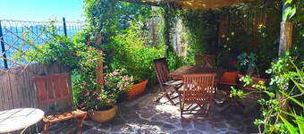 Cozy rustico in the green, garden, beautiful view, free WiFi, air cond., washer