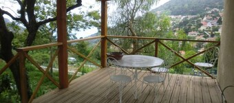 Sea view villa with garden and 2 terraces near Monaco