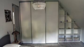 2 chambres, fer et planche à repasser, draps fournis