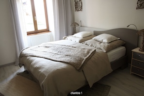 2 chambres, fer et planche Ă repasser, draps fournis