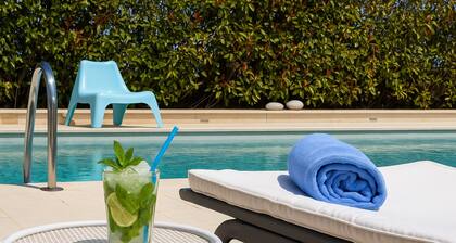 Ainutlaatuinen ylellinen huvila Abelos lähellä lentokenttää ja Ateenan keskustaa, lähellä hiekkarantaa.