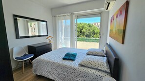 2 chambres, fer et planche à repasser, lit parapluie, Wi-Fi gratuit