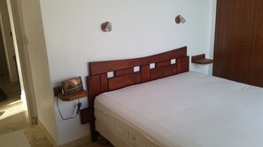 4 chambres, fer et planche à repasser, Wi-Fi, draps fournis