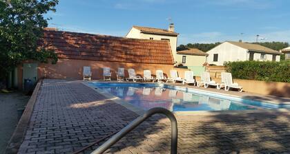 Deux étages de Grande Villa avec Piscine