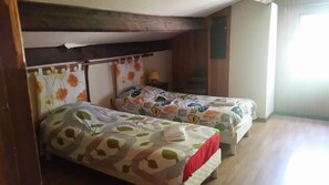 4 slaapkamers, een strijkplank/strijkijzer, wifi, beddengoed