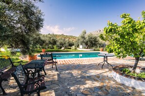 Pool - APARTMENT IN ECOLOGICAL AGROTURISMO PLACED IN THE GEOGRAPHICAL CENTER OF IDEAL ANDALUSIA FOR EXCURSIONS FOR ANDALUSIA (Luque)