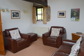 TV, DVD player, stereo - Small, Select Development Of Holiday Cottages (Bideford, Devon)