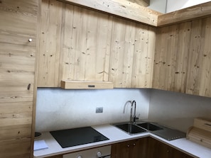 Refrigerador, horno, parrilla de estufa y lavavajillas 