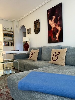 Smart TV, DVD player, books, video library - Your perfect getaway for happy and fun vacations (Orihuela Costa)