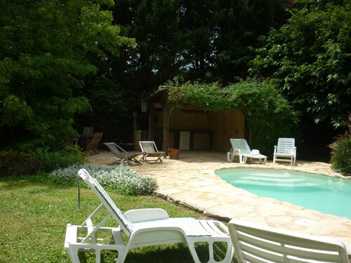  Perigord Noir , Dordogne 4 bedrooms (2/8 persons) gite with private pool