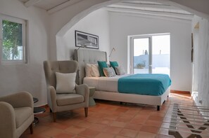 3 bedrooms, iron/ironing board, WiFi, bed sheets - Casa Soalheira  old countryside farm house in the hills of the Algarve  (Corotelo)