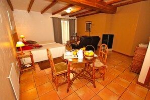 Interior - Quinta do Pântano is a calm and reserved place, with unique ambience and landscapes (Machico)