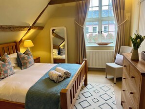 3 bedrooms, Egyptian cotton sheets, iron/ironing board, travel cot -  Beautiful, stylish barn. Family & pet friendly. Close to beach. 3 nights min.   (Cley next the Sea, North Norfolk Coast)