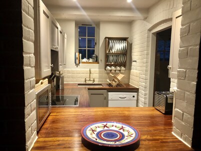  Beautiful, stylish barn. Family & pet friendly. Close to beach. 3 nights min.  