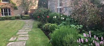  Beautiful, stylish barn. Family & pet friendly. Close to beach. 3 nights min.  