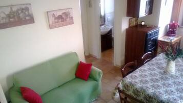 Smart TV, chimenea, videojuegos y libros