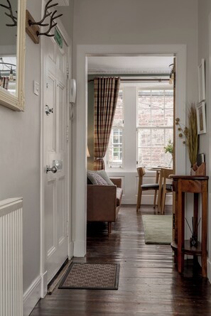 TV, fireplace, DVD player, books