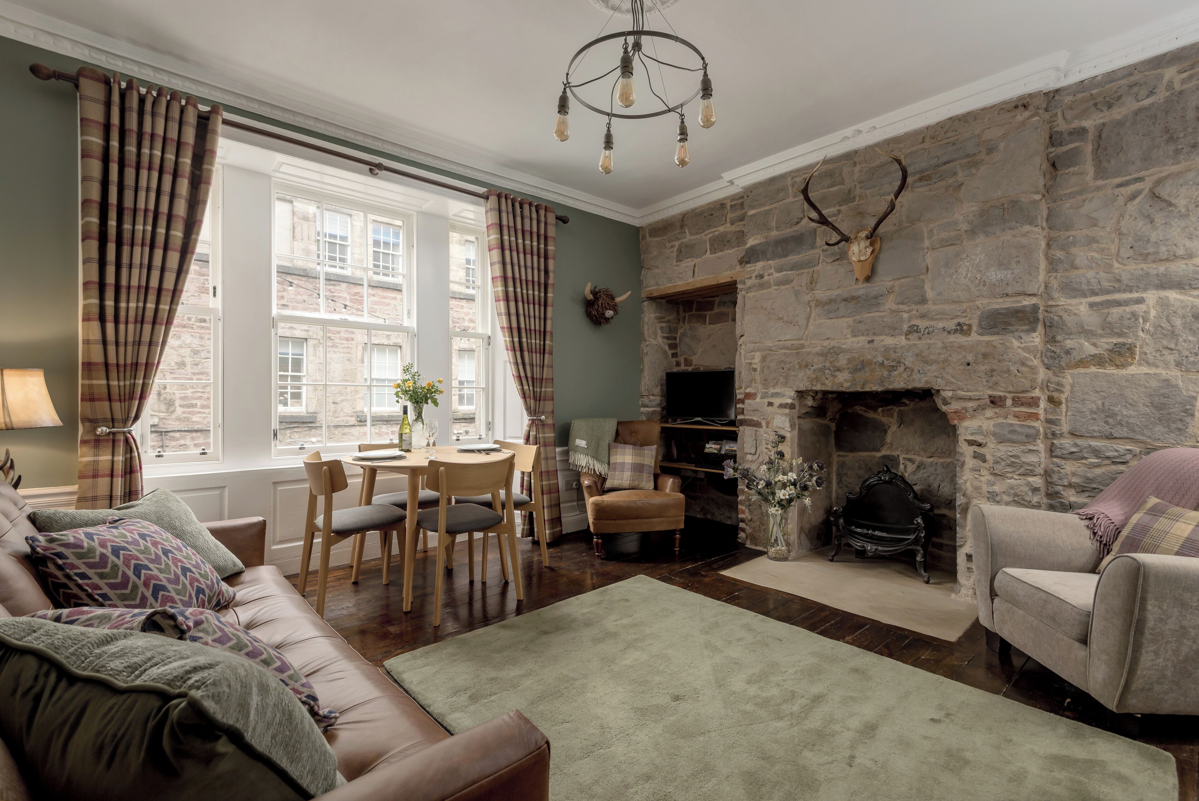 TV, fireplace, DVD player, books