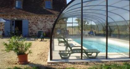 Maison de caractÚre,piscine couverte chauffée pour des vacances en pleine nature
