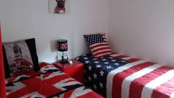 3 chambres, fer et planche Ă repasser, draps fournis