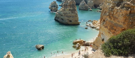 Beach nearby, sun-loungers, beach towels