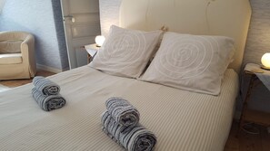 5 Schlafzimmer, Schreibtisch, Bügeleisen/Bügelbrett, kostenloses WLAN