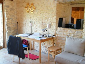 Interior - Peaceful & secluded, set in beautiful countryside & only 30 mins from the sea (Caden)