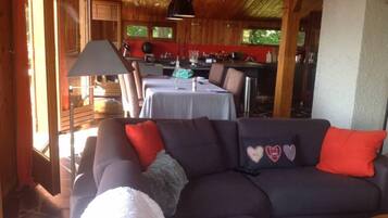 Smart TV, fireplace, DVD player, video library