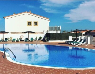 STUNNING VILLA WITH HOT TUB, 10 MINS WALK   TO THE BEACH,WITH COMMUNAL POOL.