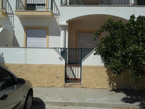 Très bien situé près de la mer, village très calme