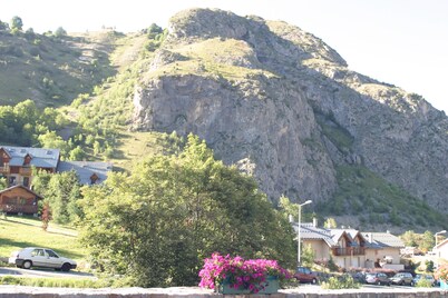 Very comfortable apartment in the center of the resort- at the foot of the slop