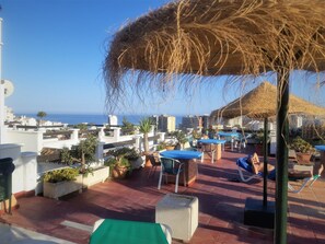 Outdoor dining - Pueblo Evita seaview apartment, lovely pool area in Benalmadena, close to beach! (Benalmádena)