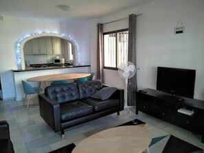 Televisie en een open haard