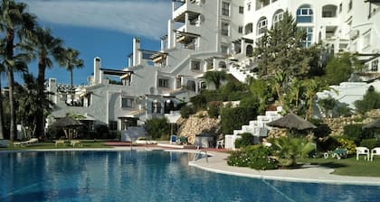 Apartment mit herrlichem Meerblick, exzellenten Einrichtungen, beheiztem Innenpool