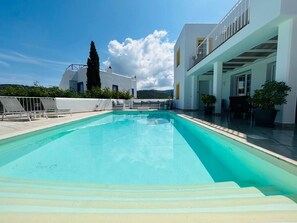 Et oppvarmet basseng