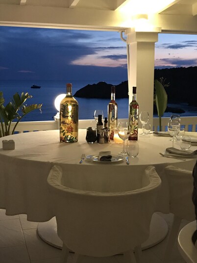 Villa with private pool and sea view from 1st floor, 5 mins walk to beach