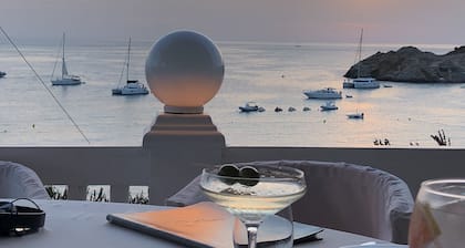 Villa avec piscine privée et vue mer du 1er étage, à 5 minutes à pied de la plage