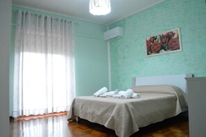 3 室のベッドルーム、アイロン / アイロン台、WiFi (無料)、ベッドシーツ