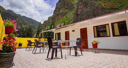 Hotel with two terraces overlooking the mountains and the temple of the Inca sun